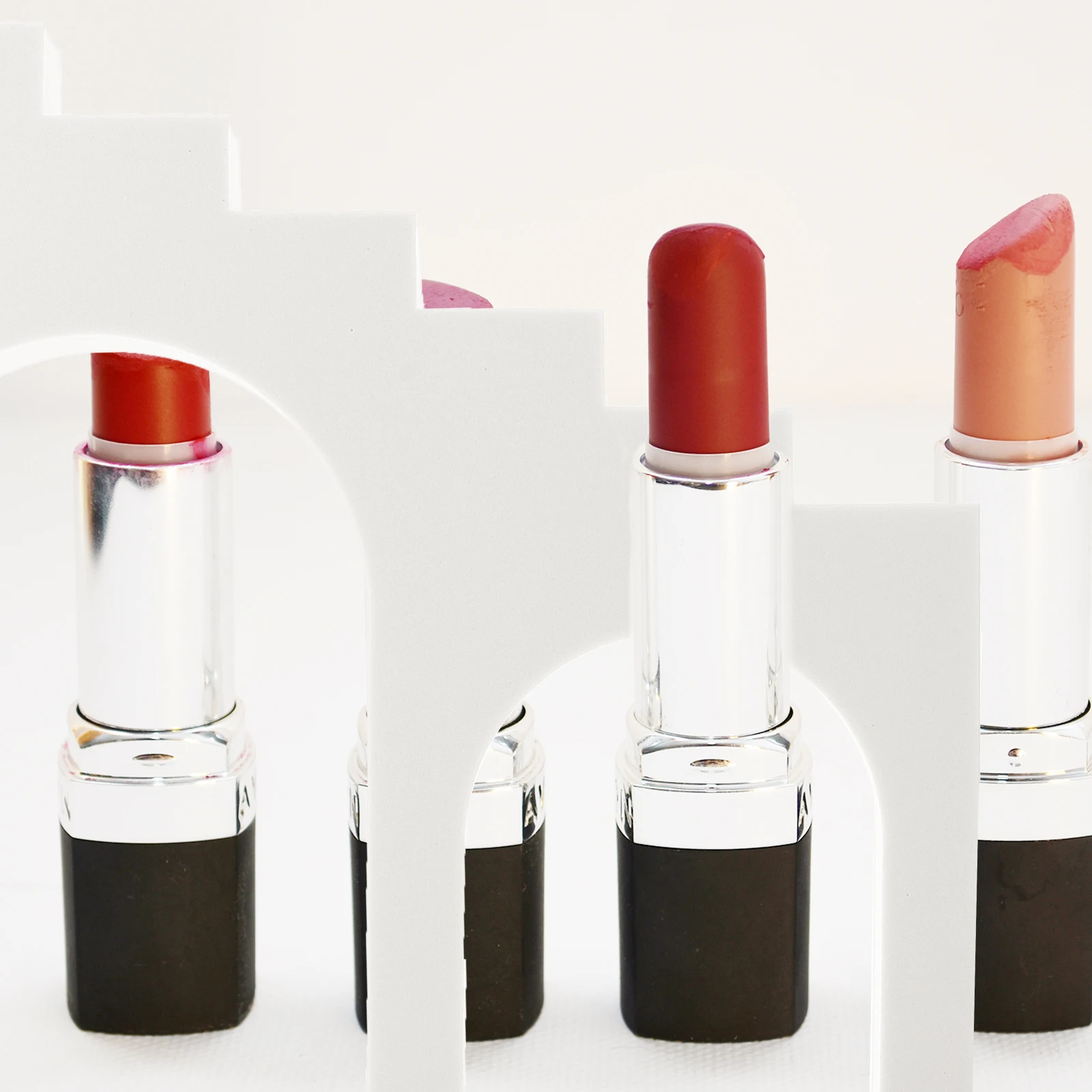 

4Pcs Geometry Cube Photo Props Lightweight Creative Photography Props for Cosmetics Jewelry Lipstick Product Photography Cubes