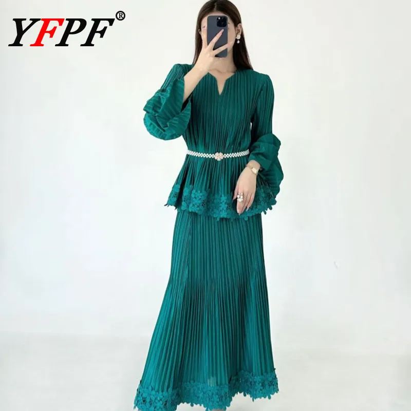 

YFPF 2025 Новый женский комплект из двух предметов, элегантная плиссированная блузка с расклешенными рукавами Miyake + длинная юбка трапециевидной формы, модная осенняя одежда