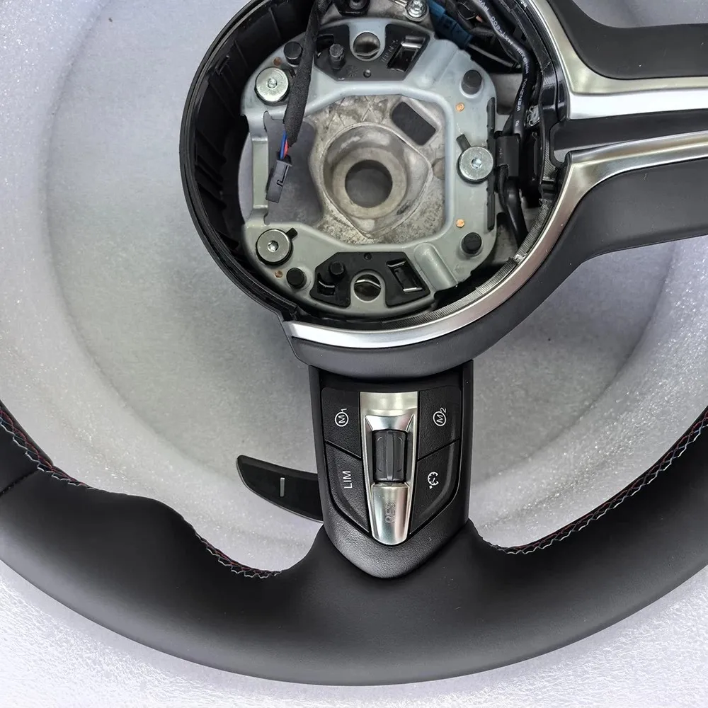 Volante para BMW M3 M5 F20 F22 F23 F30 F33 F34 X1 F48 X5 F15 X3 F25 F80 E90 E70 E84 Volante de carro de couro com pás
