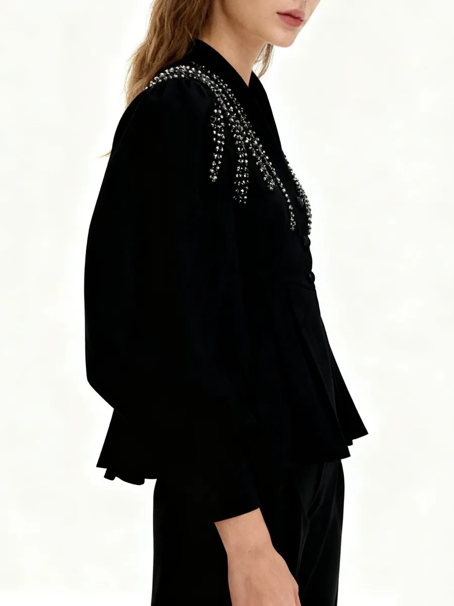 TWOTWINSTYLE Camicie di base con perline impiombate solide per le donne Scollo a V maniche lunghe Tunica Patchwork Ruffles Camicia elegante Abiti femminili