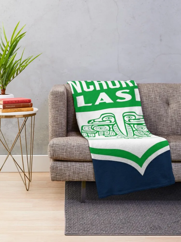 Anchorage Alaska Retro Bird Shield (Green) Throw Blanket Fashion Sofas Decorative Sofas Furrys Blankets