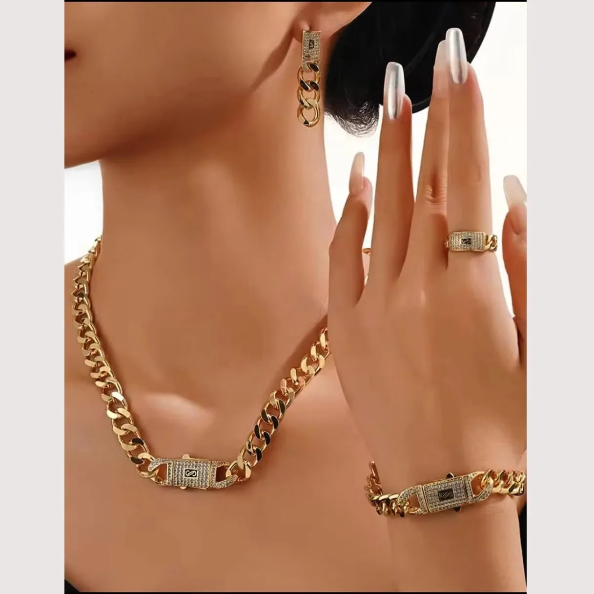 

Fashionable and Exquisite Women's Jewelry Set Wedding Jewelry Accessories Gift
