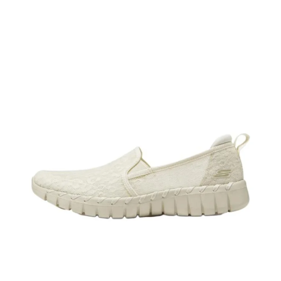 Skechers Low top Walking Shoes Women's Beige 124732-NAT