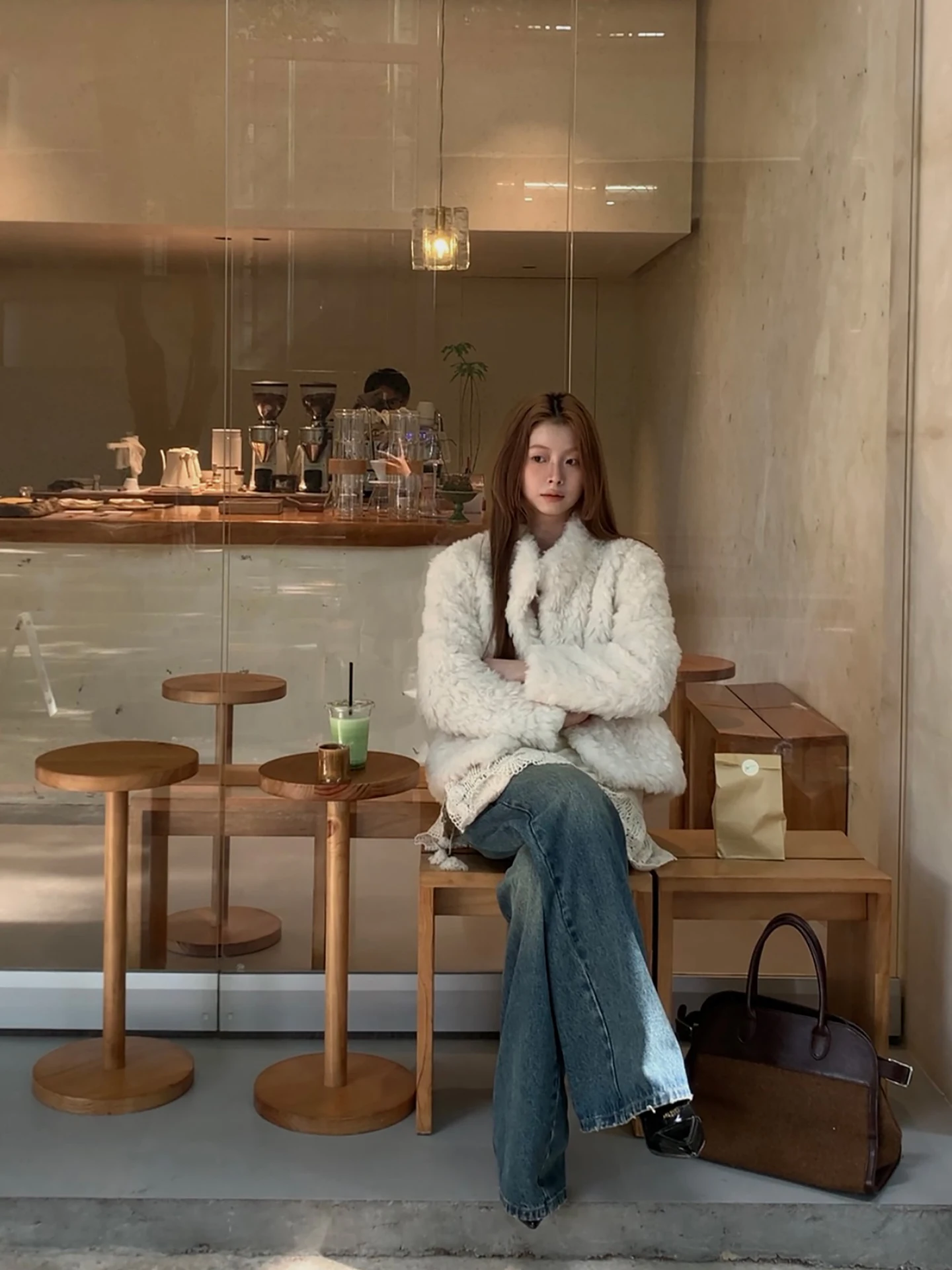 جاكيت نسائي من الفرو الأبيض، موديل خريف وشتاء 2025 الجديد، تصميم كوري أنيق، معطف قطني عصري للتنقل اليومي #1