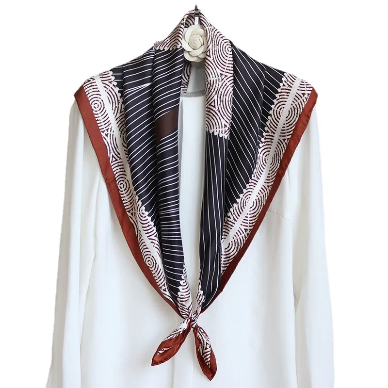 

High-end Elegant Women‘s Fashion Geometric Horse Print Quality Twill Silk Hand-rolled Edge Versatile Large Square Scarf