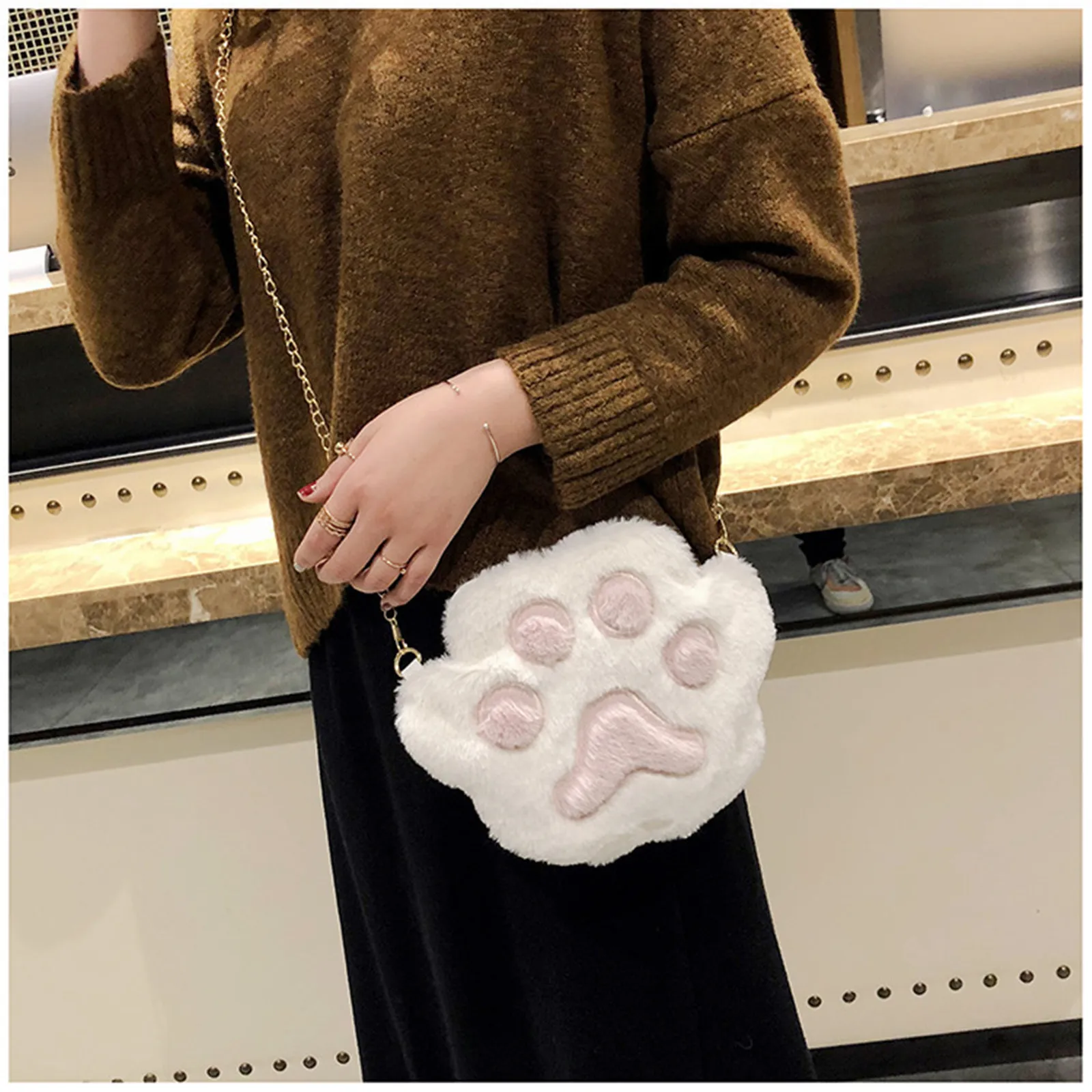 ISKYBOB Women's Cute Bear Paw Shoulder Bag Winter Fashion Casual Soft Plush Round Chain Bag Handbags Female Fluffy Crossbody Bag