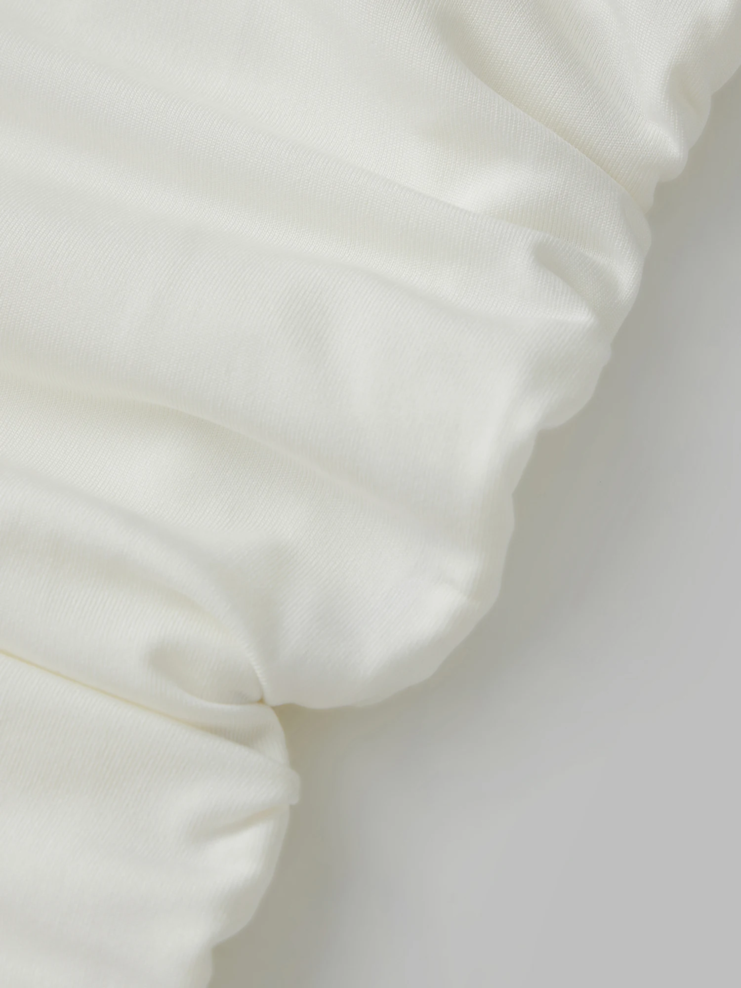 

Elegant Women s Square Neck Sleeveless Crop Top with Ruched Detailing and Navel-Baring Design for Chic Summer Style