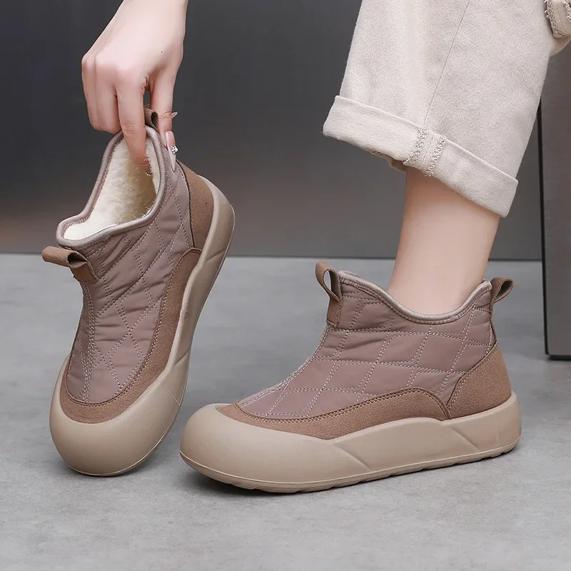 

A Pair of New Winter Snow Boots for Ladies (Mom-friendly Style) - Cold-proof, Warm, Anti-slip, Essential for Daily Outings