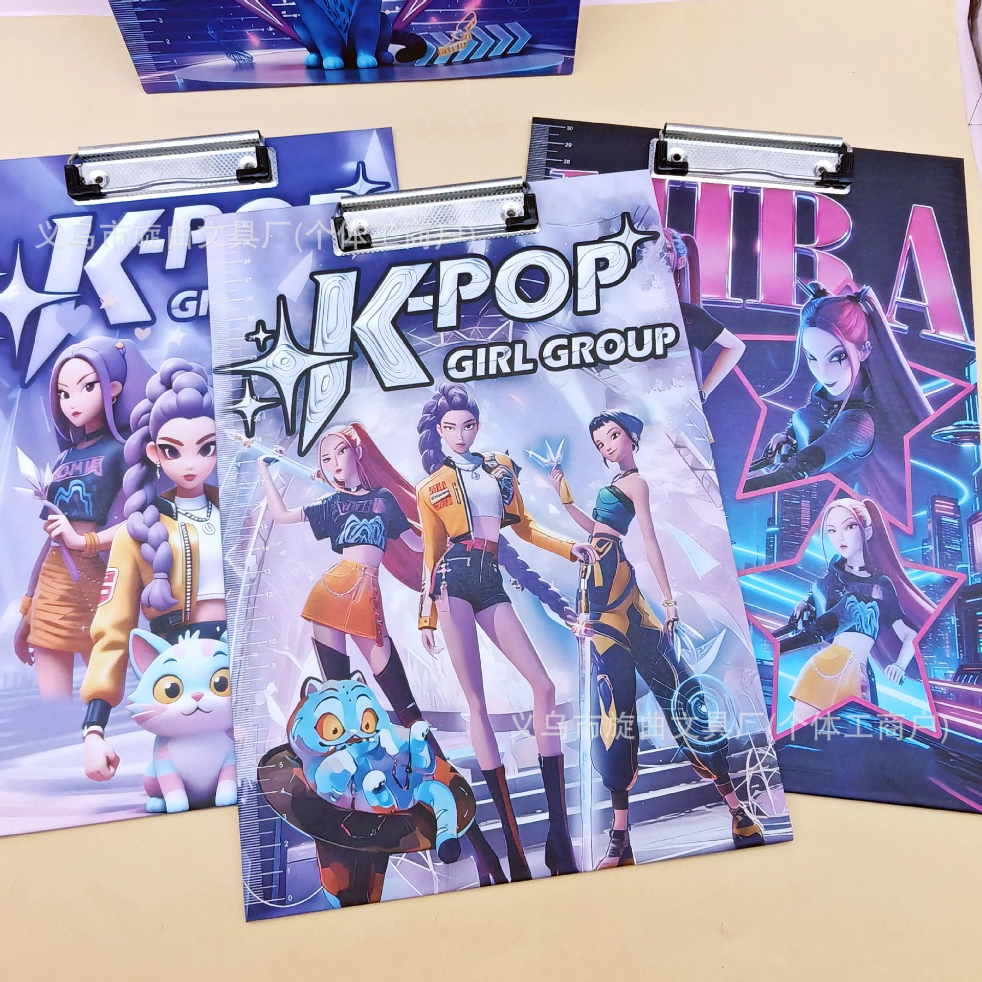 Kpop شيطان الصيادين المجموعة A4 المشبك لوحة الكرتون الإبداعية طالب ملاحظة مجلس رسم مجلد ملفات