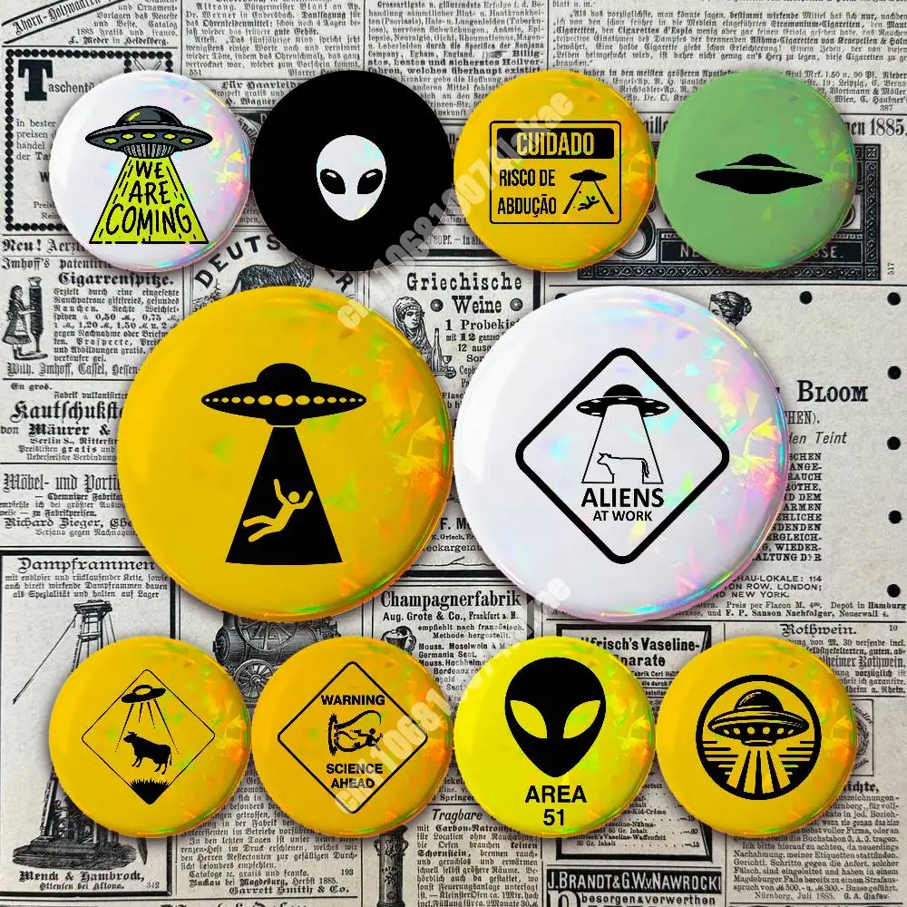Insignia de Botón OVNI con Señal de Precaución Alienígena Área 51, Juego de 2 Piezas para Bolsos, Ropa y Accesorios, Pin Metálico, Regalo Creativo