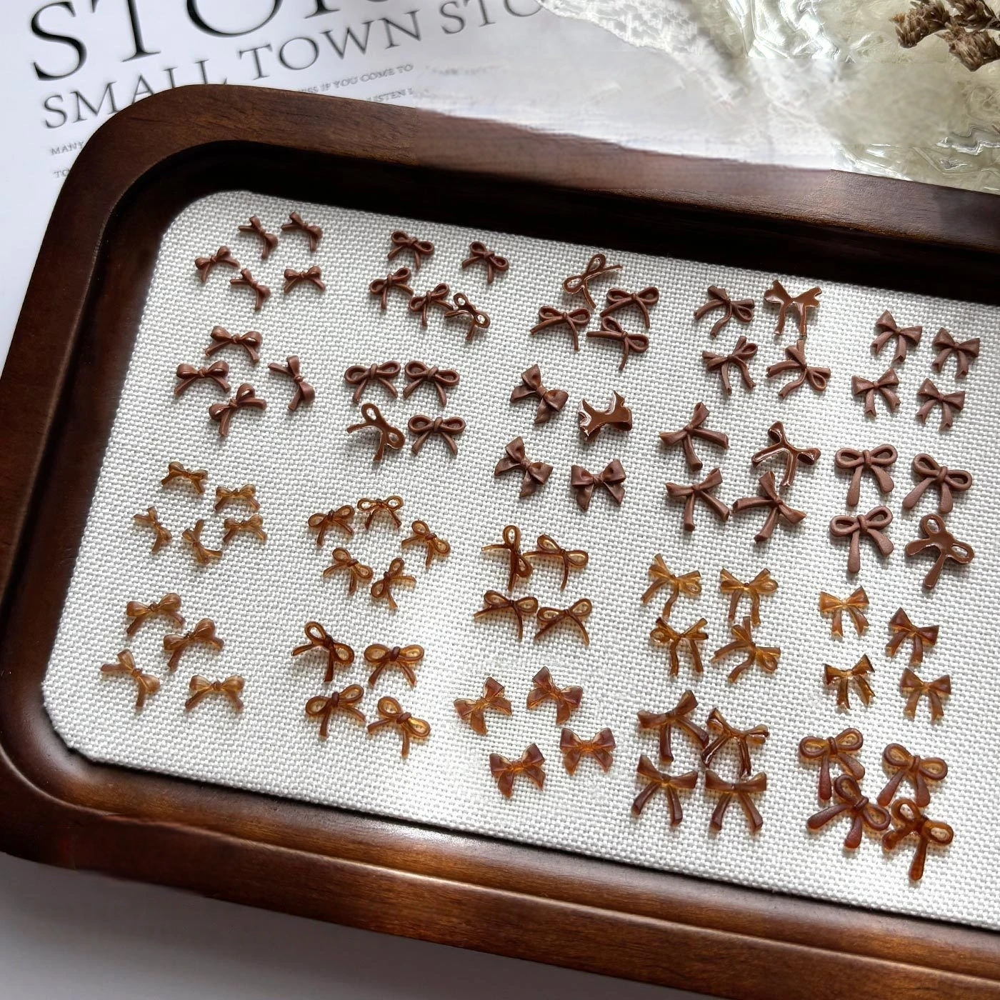 100 قطعة ثلاثية الأبعاد الاكريليك السحر الراتنج Bowknot الشتاء ميلارد البني الشريط القوس مسمار الفن زينة DIY بها بنفسك مانيكير اكسسوارات حجر الراين