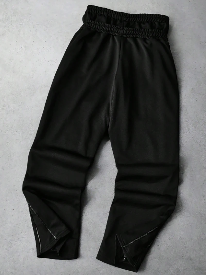 Pantaloni sportivi da uomo in tinta unita con design in due pezzi finto nero stile sportivo da strada alla moda autunno e inverno
