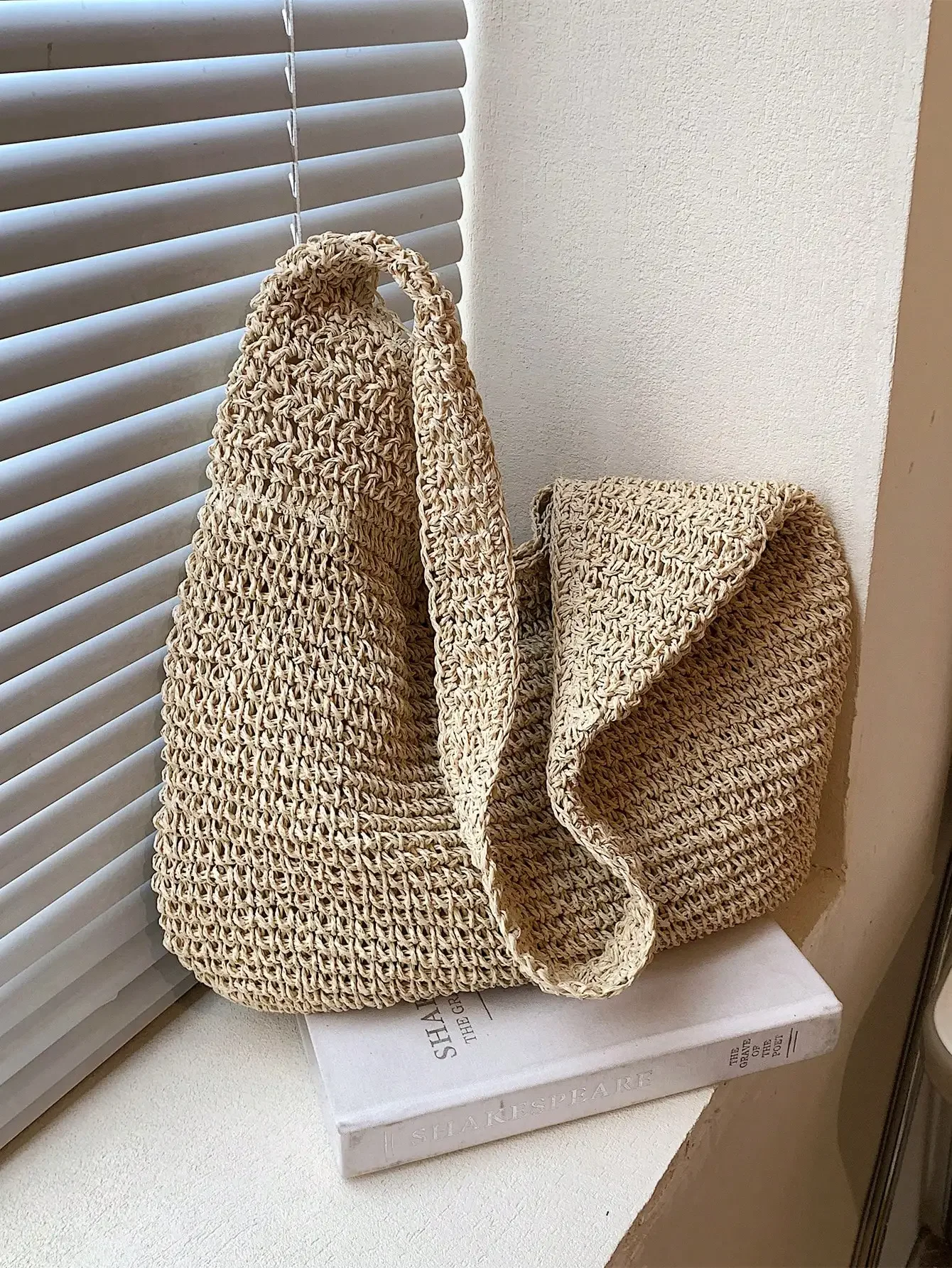 

Summer Beach Resort Fashion Straw-Woven Ladies Large-Capacity Shoulder Bag WIth Hand-Woven Beach