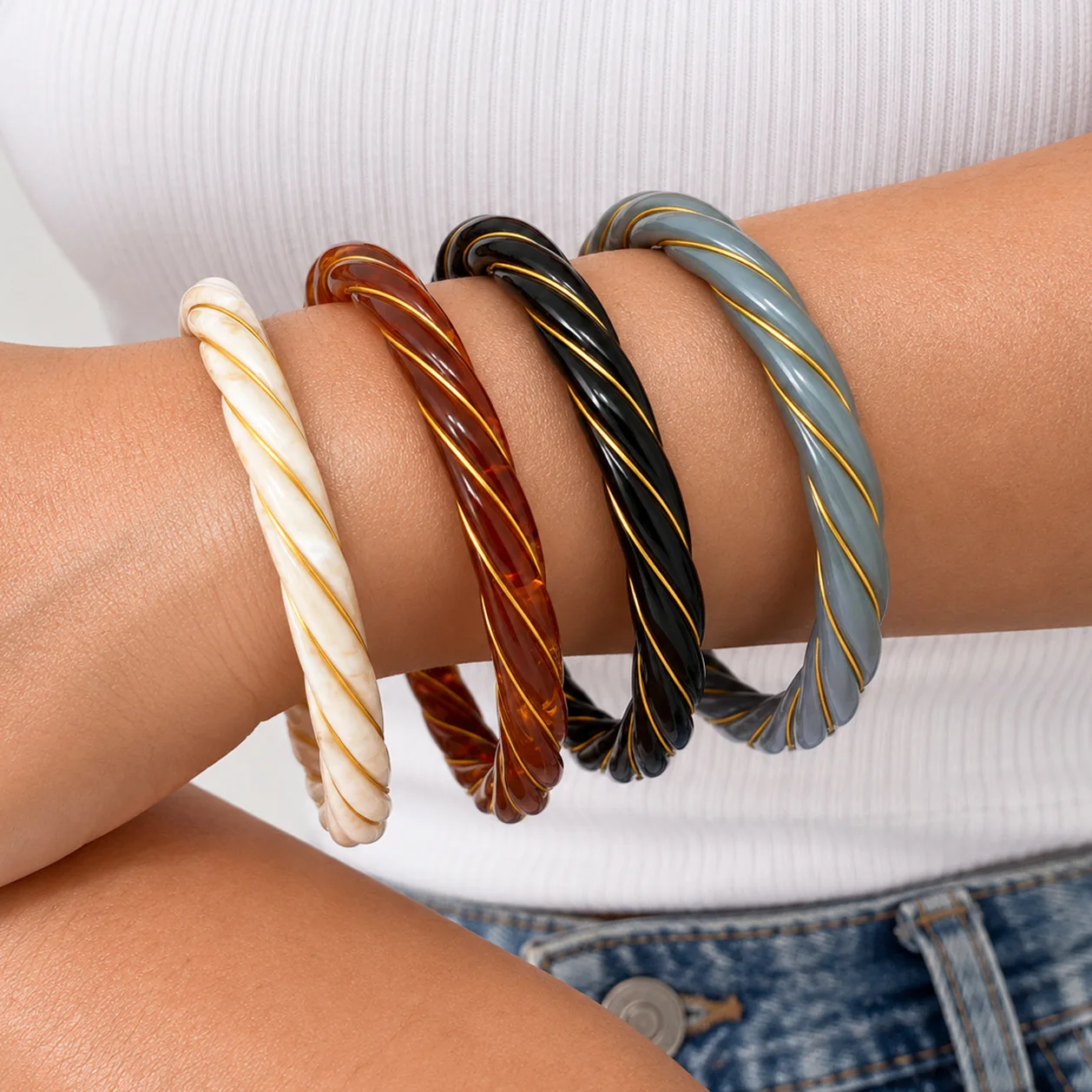 2026 New Fried Dough Twists Resin Bracelet Fashion Versatile High Sense Personality Trend Vintage Handwear Wholesale