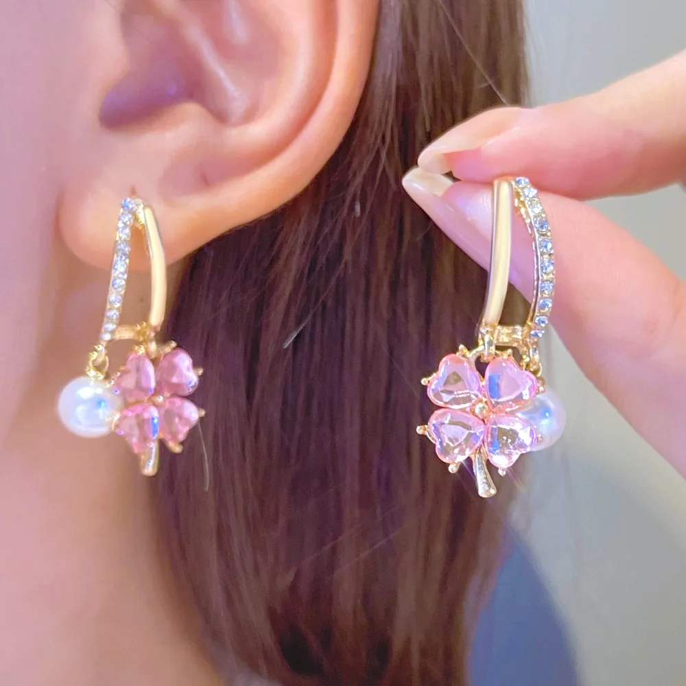 Pendientes de aro de perlas y flores de corazón de cuatro hojas de cristal rosa de lujo para mujer, joyería coreana colgante de doble capa de color dorado brillante
