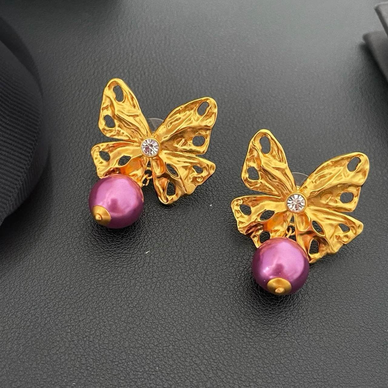 new-jewelry-accessories-vintage-style-pink-pearl-butterfly-hollow-out-earrings-for-women's-parties-gifts