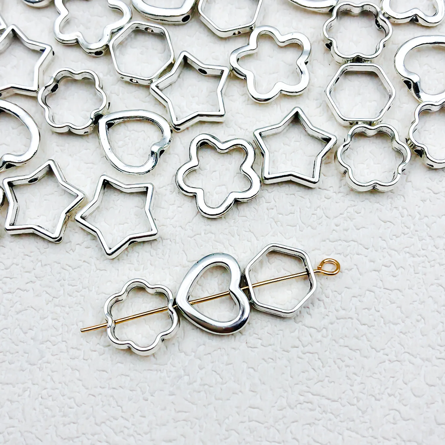 50 Stück Herz-Stern-Blumen-Rahmen-Anhänger, hohl, antiksilberfarben, lose Spacer-Perlen-Verbinder für die Schmuckherstellung, DIY-Halskette, Armband – Detail 3
