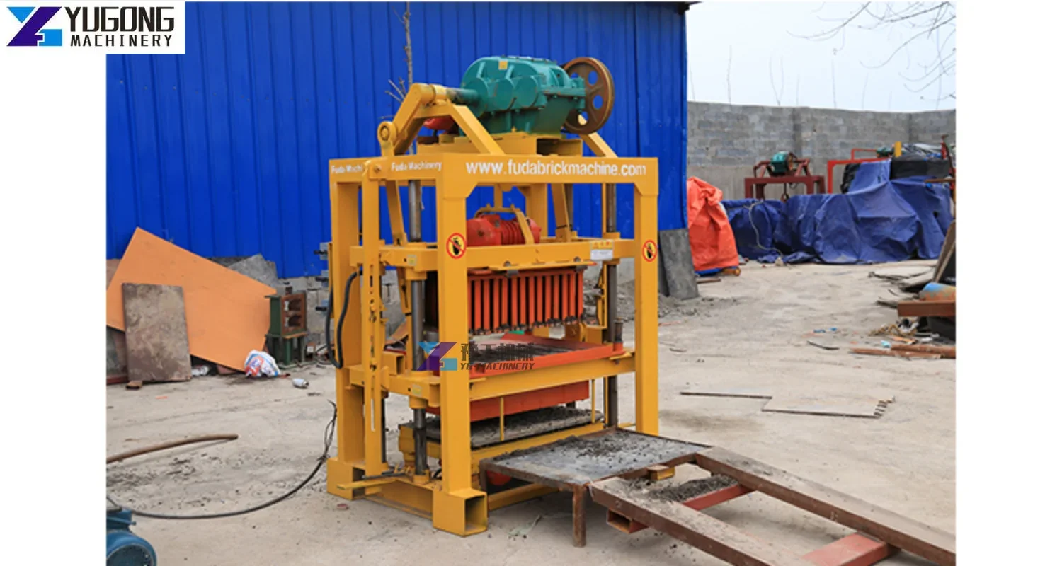 Macchina per mattoni da 4 pezzi macchina per la produzione di blocchi manuale piccola macchina per finitrici ad incastro manuale per costruzioni più