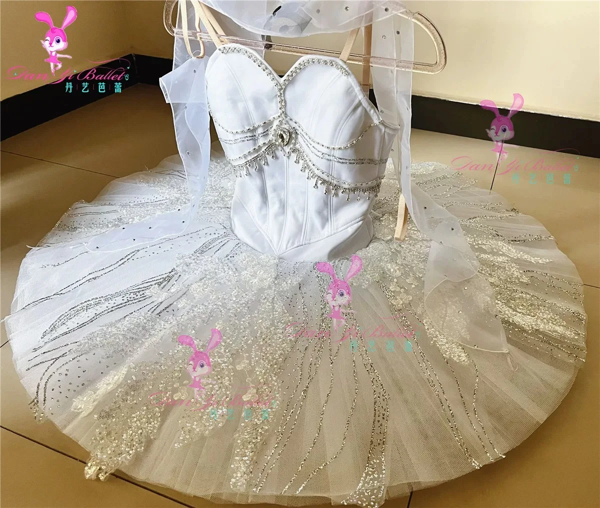 Danyi White Dance Girl Ballet dress disk skirt tutu dress Competition costume Professional customization