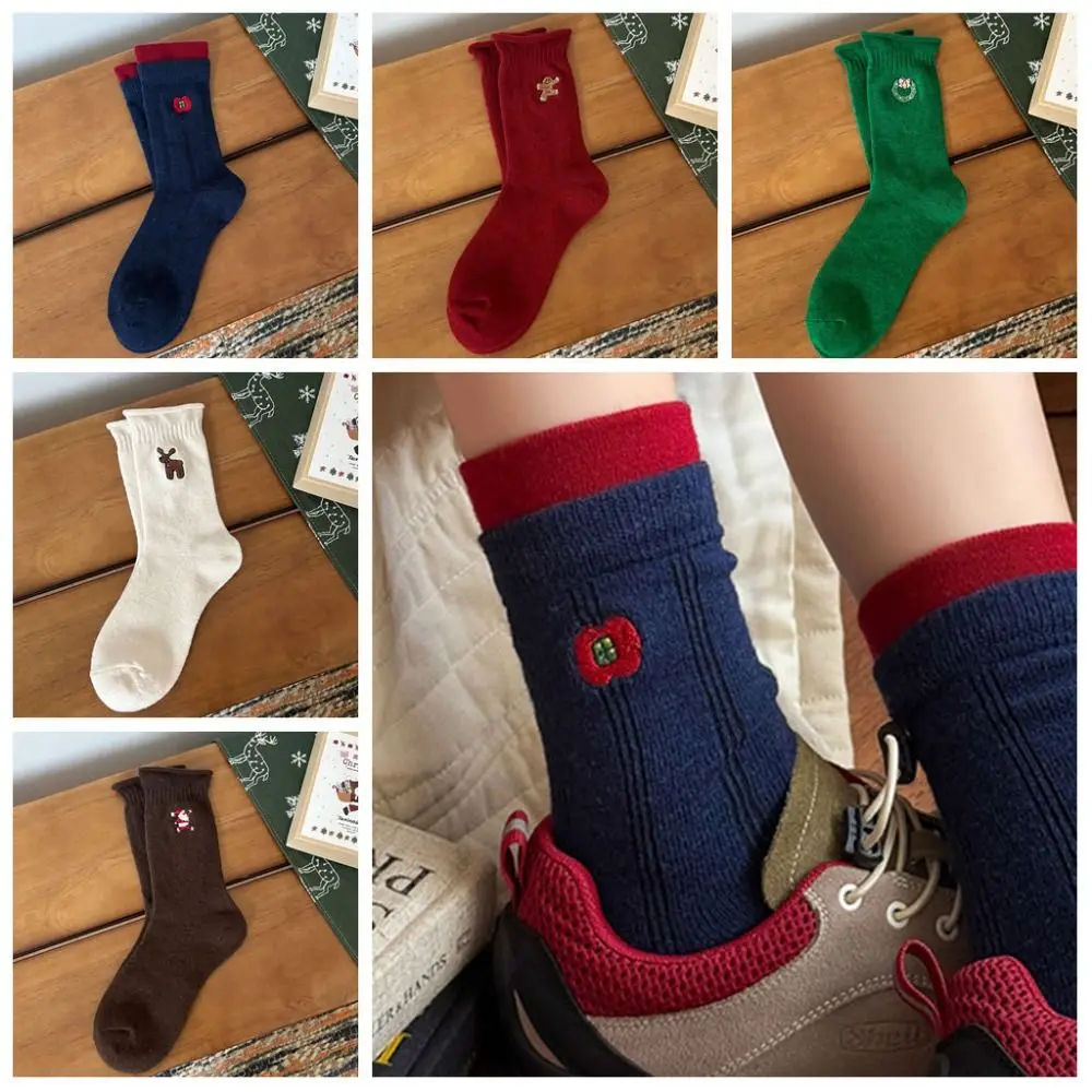 Un par/una caja de medias navideñas de diseño bonito, calcetines cómodos de media pantorrilla con dibujos animados, calcetines cálidos festivos de invierno, regalos de navidad