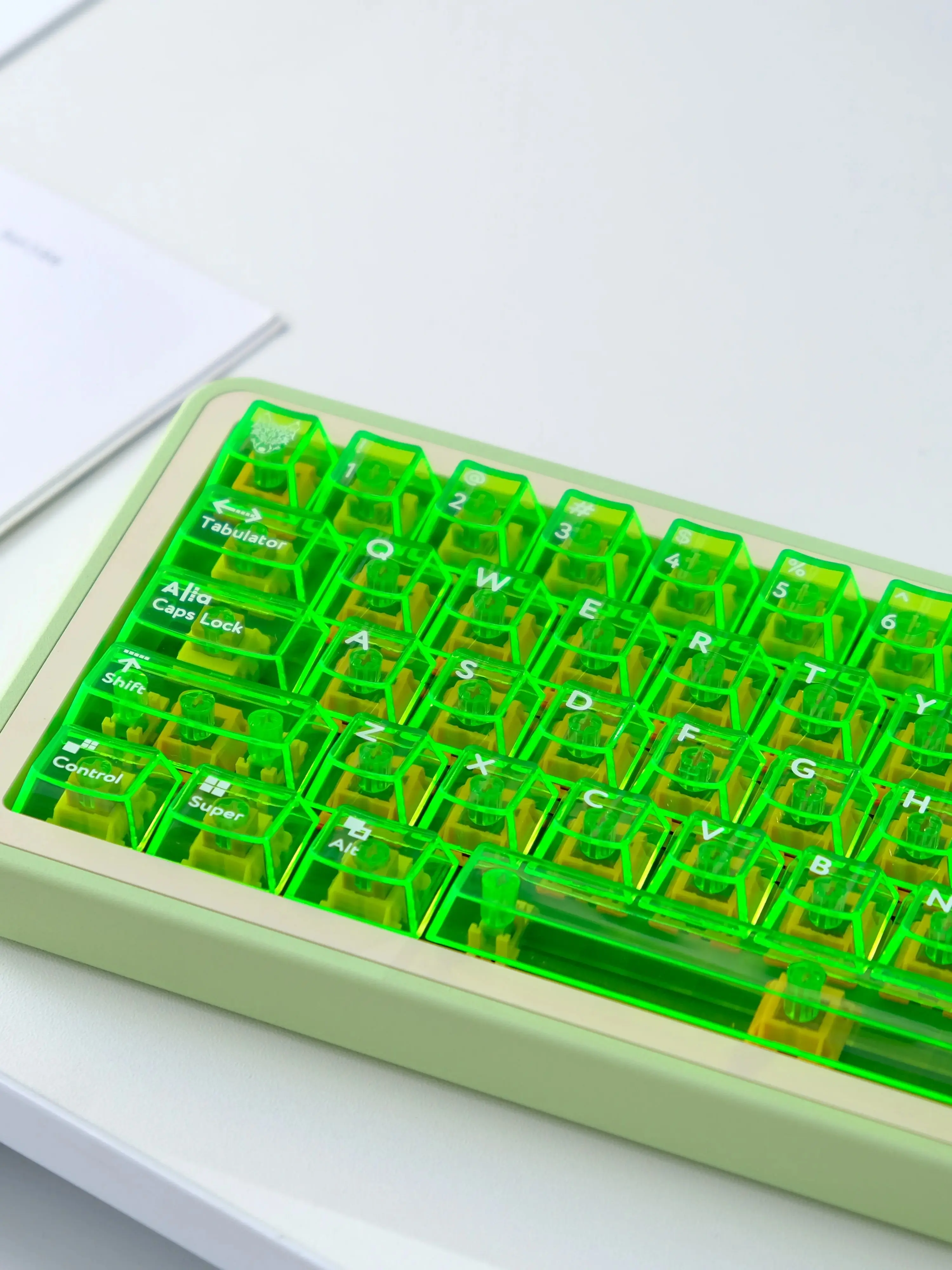 Fluorescencyjne Zielone Przezroczyste Kryształowe Nakładki na Klawisze Double Shot PC, 114 Klawiszy, Profil Cherry, do Przełączników MX, Klawiatura Gamingowa — zdjęcie produktu 6
