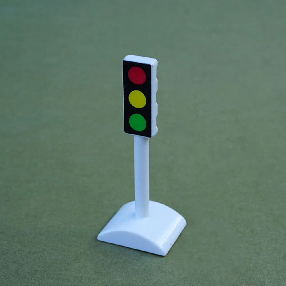 

8Pcs Miniature Traffic Signs For Kids Learning Tools Plastic Traffic Lights Educational Vehicle Toys