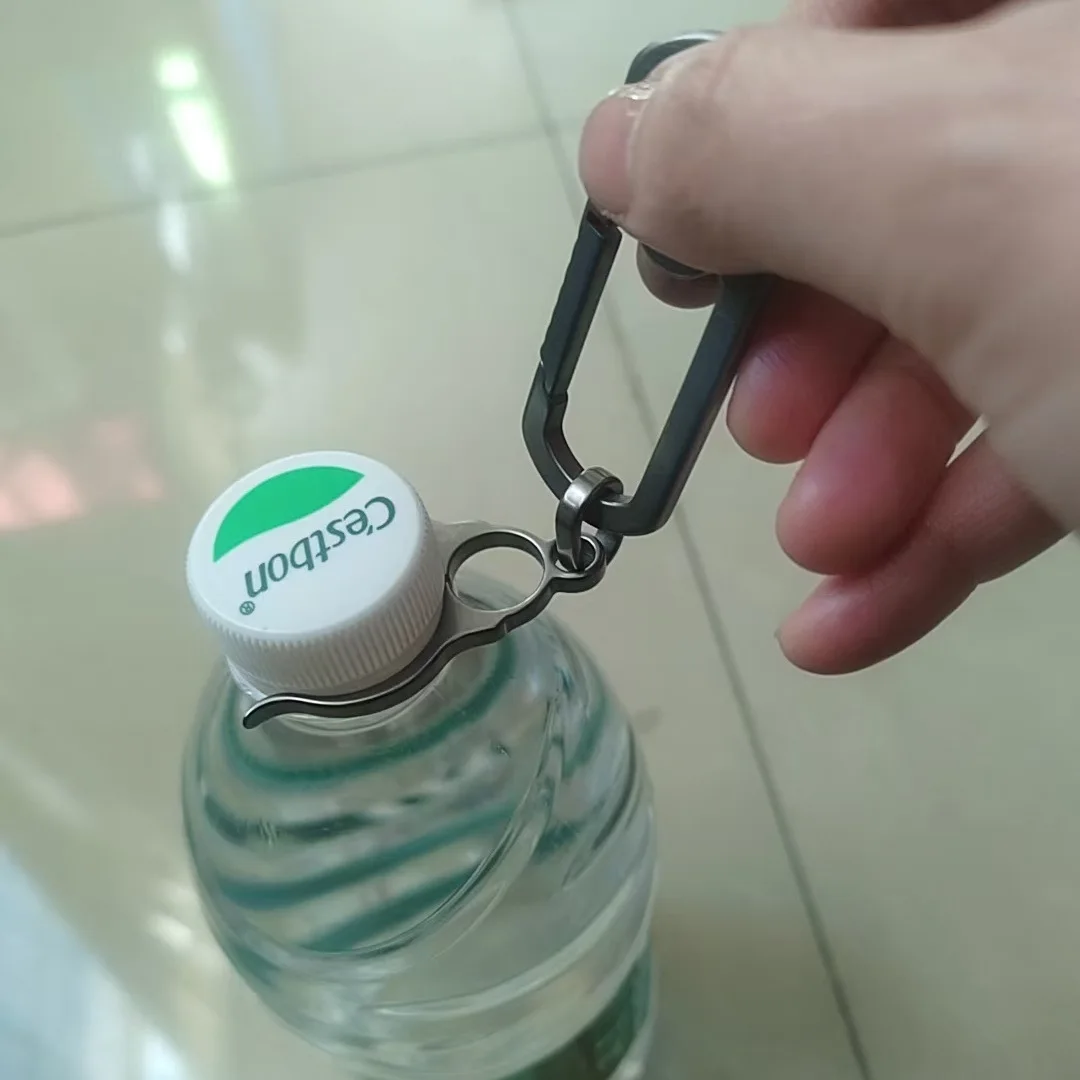 Titanium Alloy Outdoor Portable Bottle Holder with Hanging Clips, Drink Bottle Hooks, Convenient and Durable