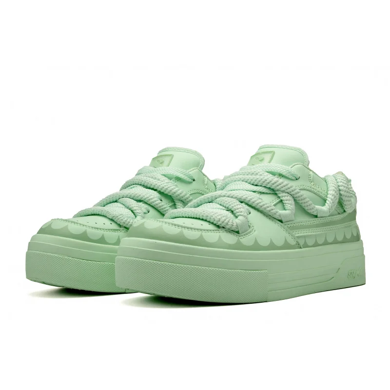 

Fashionable outdoor retro running shoes combine retro fashion appearance with multifunctional features, suitable for outdoor tra