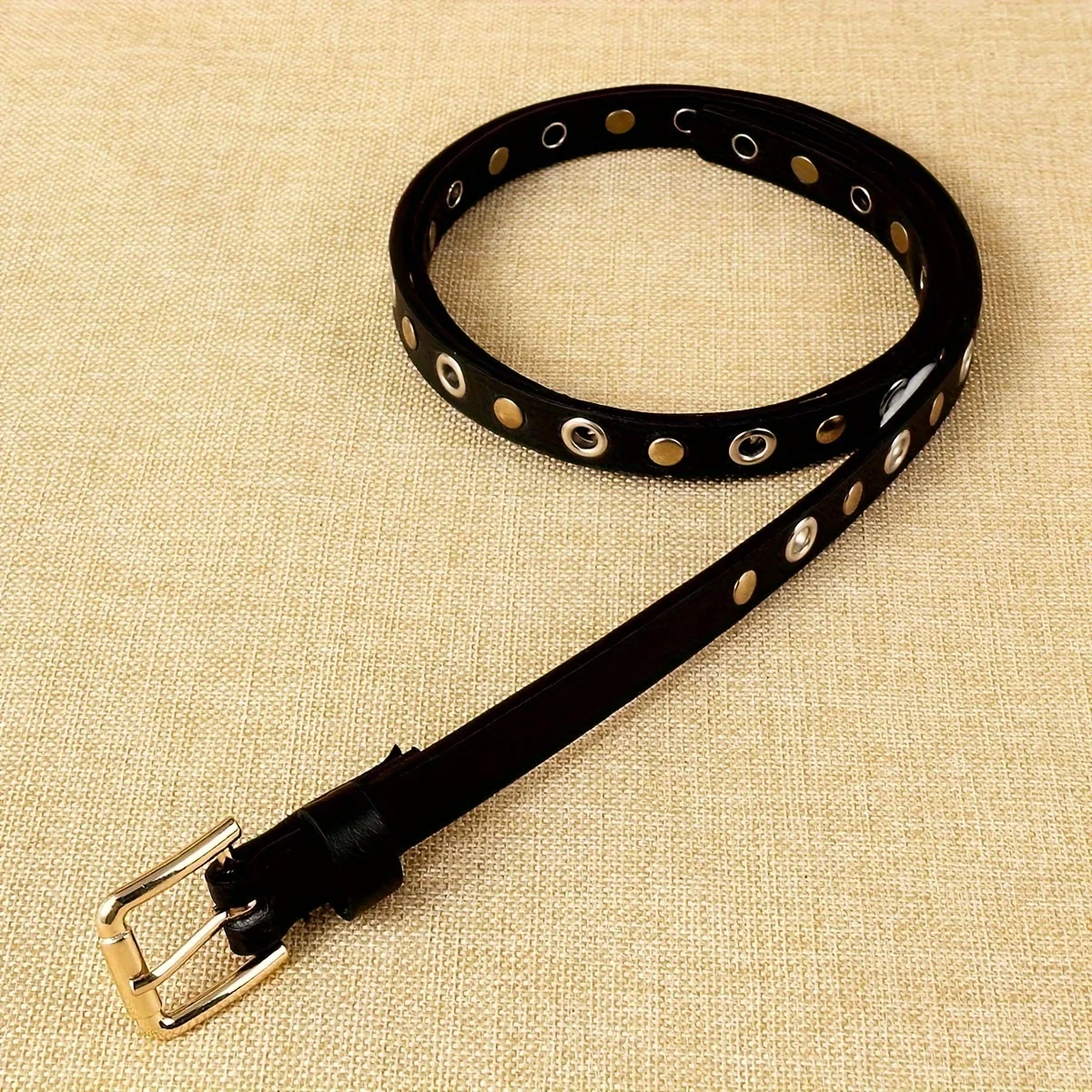 A Women's Black PU Belt, Thin and Elegant, with a Bohemian Style, Fashionable and Versatile, Is a Must-Have for Shopping
