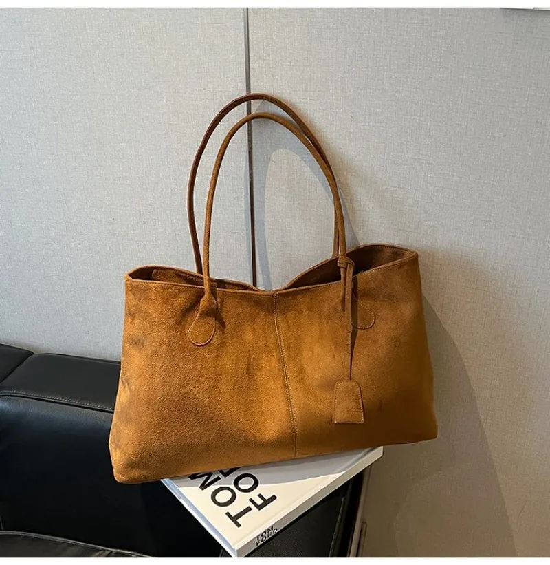 Damen-Schultertasche aus braunem Kunstwildleder, Lässiger Minimalistischer Stil für Tägliche Aufgaben, Wochenendausflüge & Alltägliche Arbeitshandtasche – Detail 31