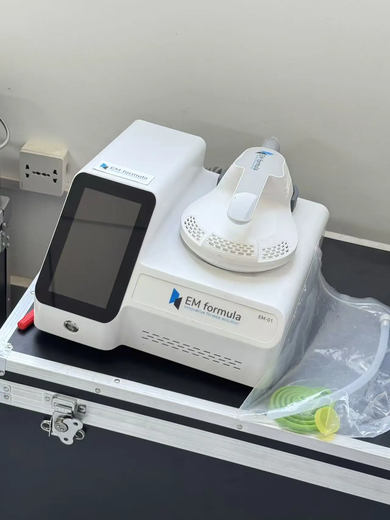 

Аппарат для коррекции фигуры 6500W Ems MYoslim: РФ-лифтинг, уменьшение жира, электромагнитная стимуляция мышц Ems Neo, SPA-эффект для похудения