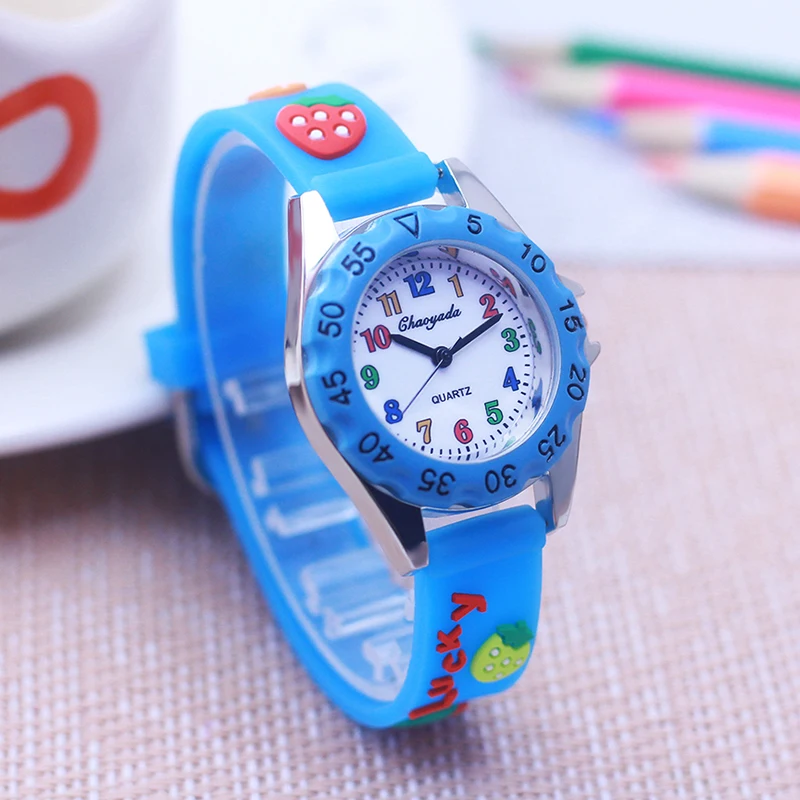 Relojes con correa de silicona de fresa de dibujos animados para niñas, regalos de vacaciones de Año Nuevo, relojes de cuarzo con números de color para niños y estudiantes