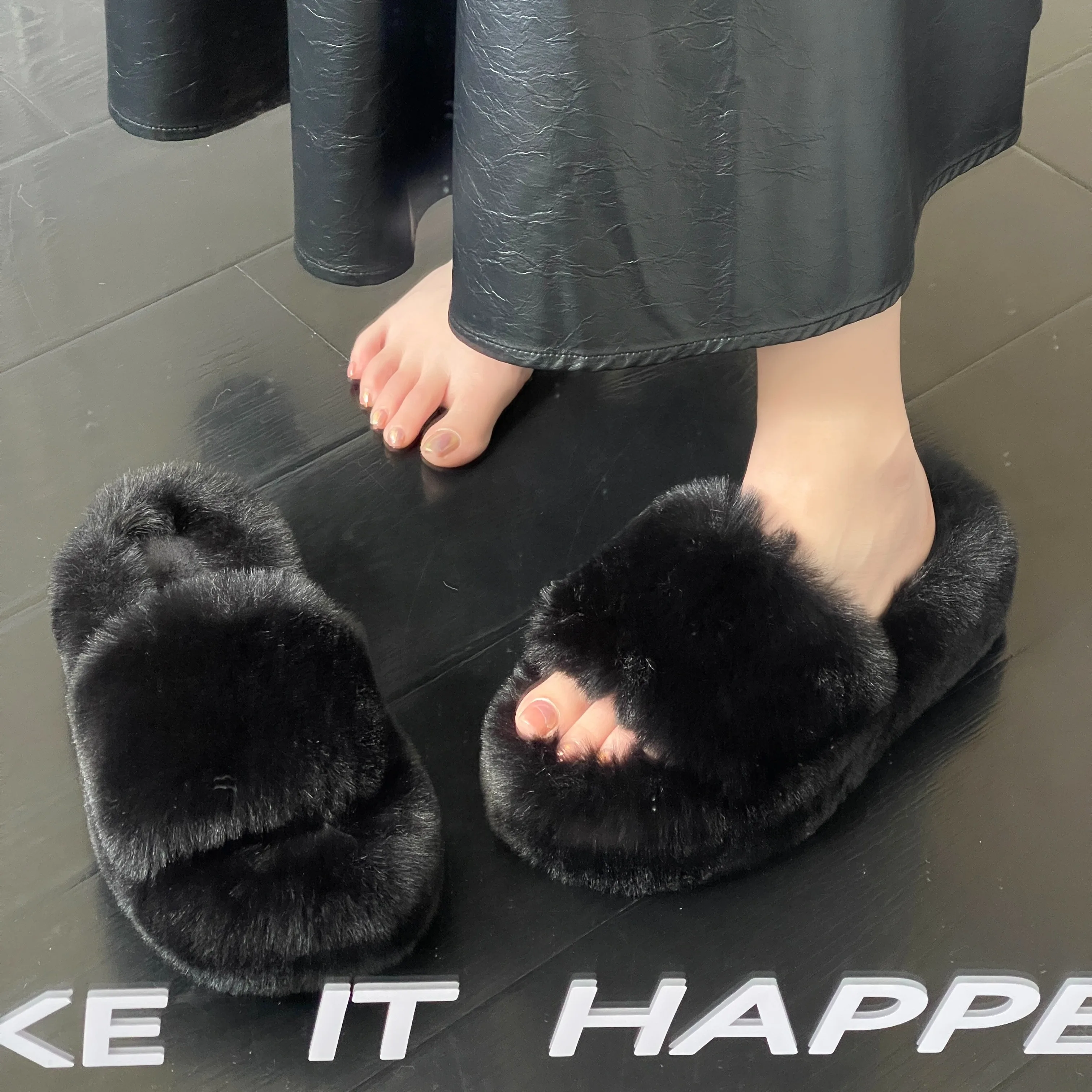 2023 Winter Fluffy Platform Slippers Solid Color Open Toe Cozy Plush Shoes Indoor Outdoor Fuzzy Warm Slippers Large Size Sandals