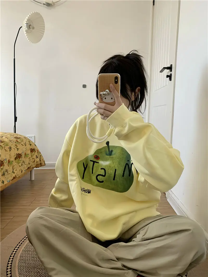 سترة نسائية مطبوعة بالفواكه لخريف وشتاء 2025 سترة هاراجوكو برقبة دائرية سميكة وفضفاضة ملابس خروج فضفاضة غير رسمية حلوة #4