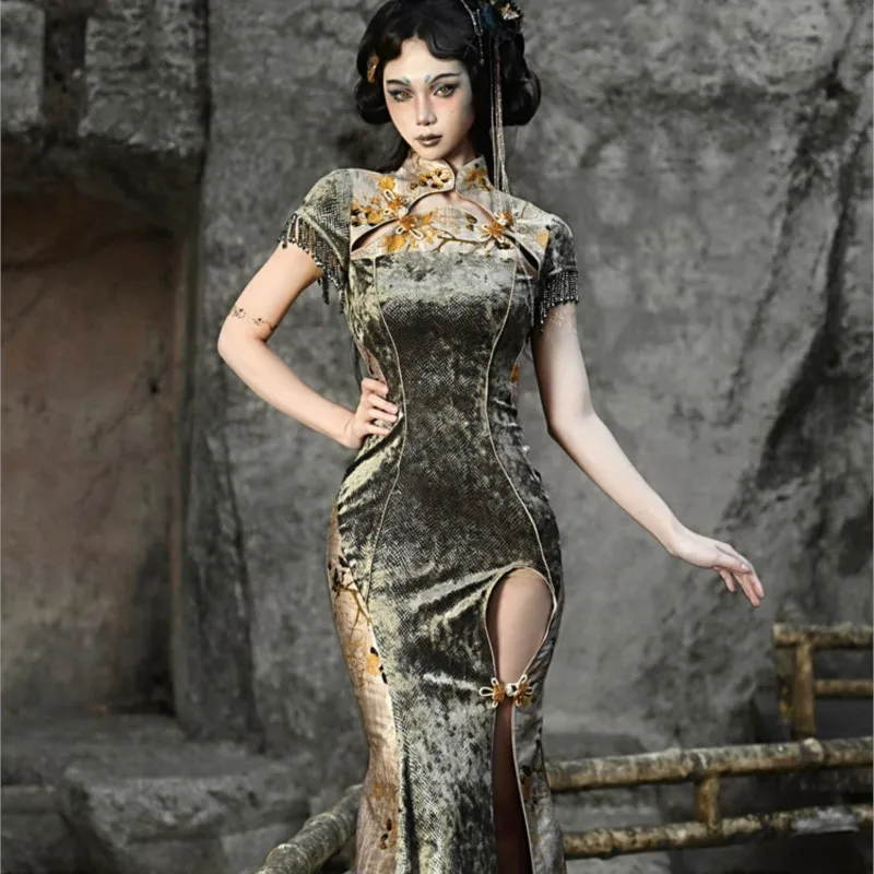 

Chinese Style Traditional Slim-Fit Fishtail Long Slit Cheongsam Dress