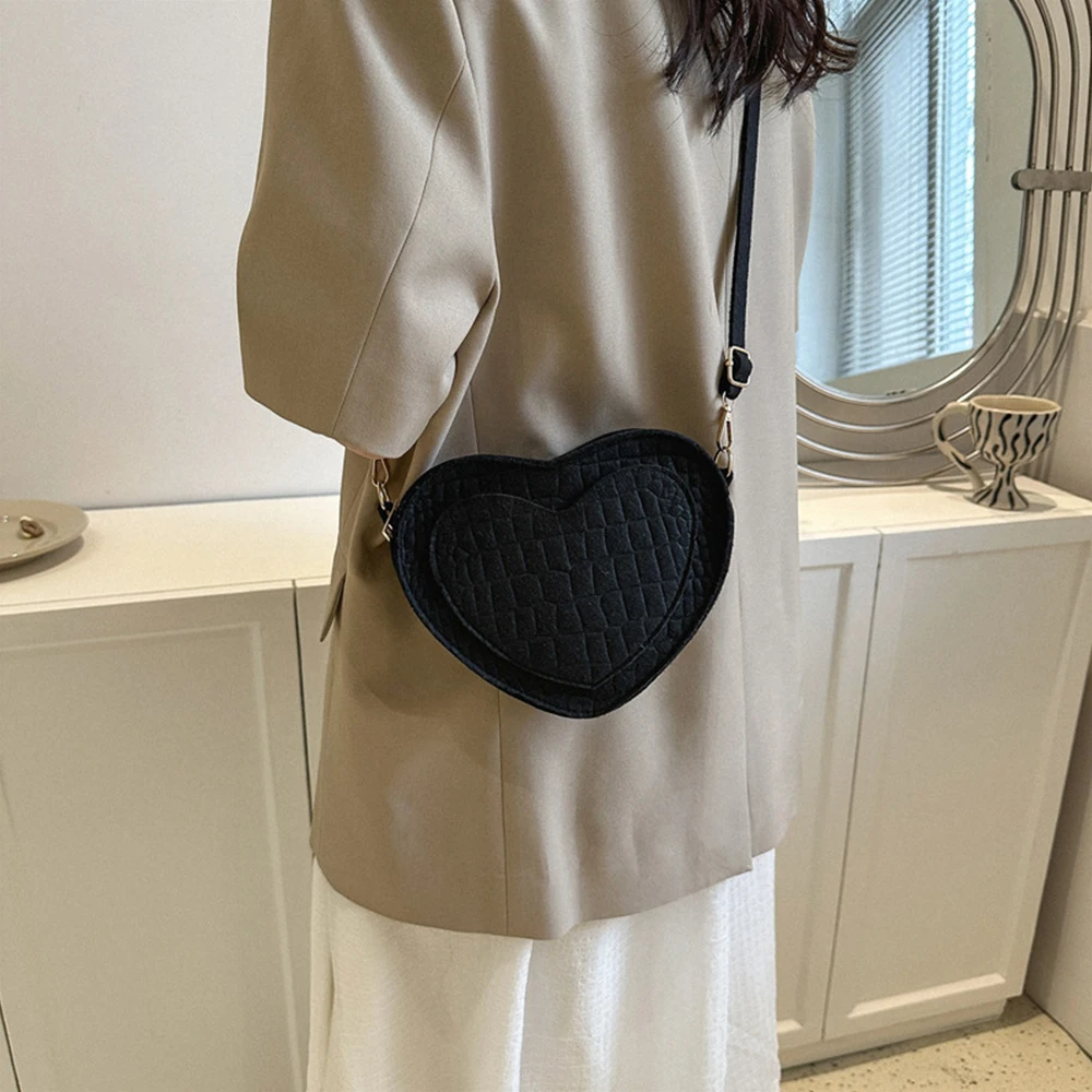 Women Heart-shaped Crossbody Bag Luxury Designer Felt Shoulder Bags for Ladies 2023 New Fashion Female Clutch Casual Handbags