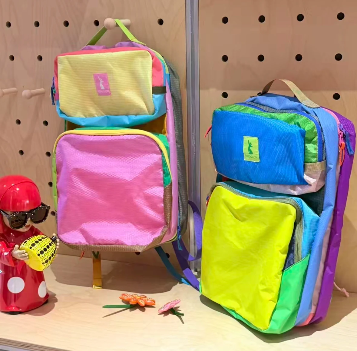 popoglow-18l-dual-shoulder-backpack-alpaca-sports-bag-outdoor-climbing-bag-unisex-daily-use-zipper-closure-square-shape