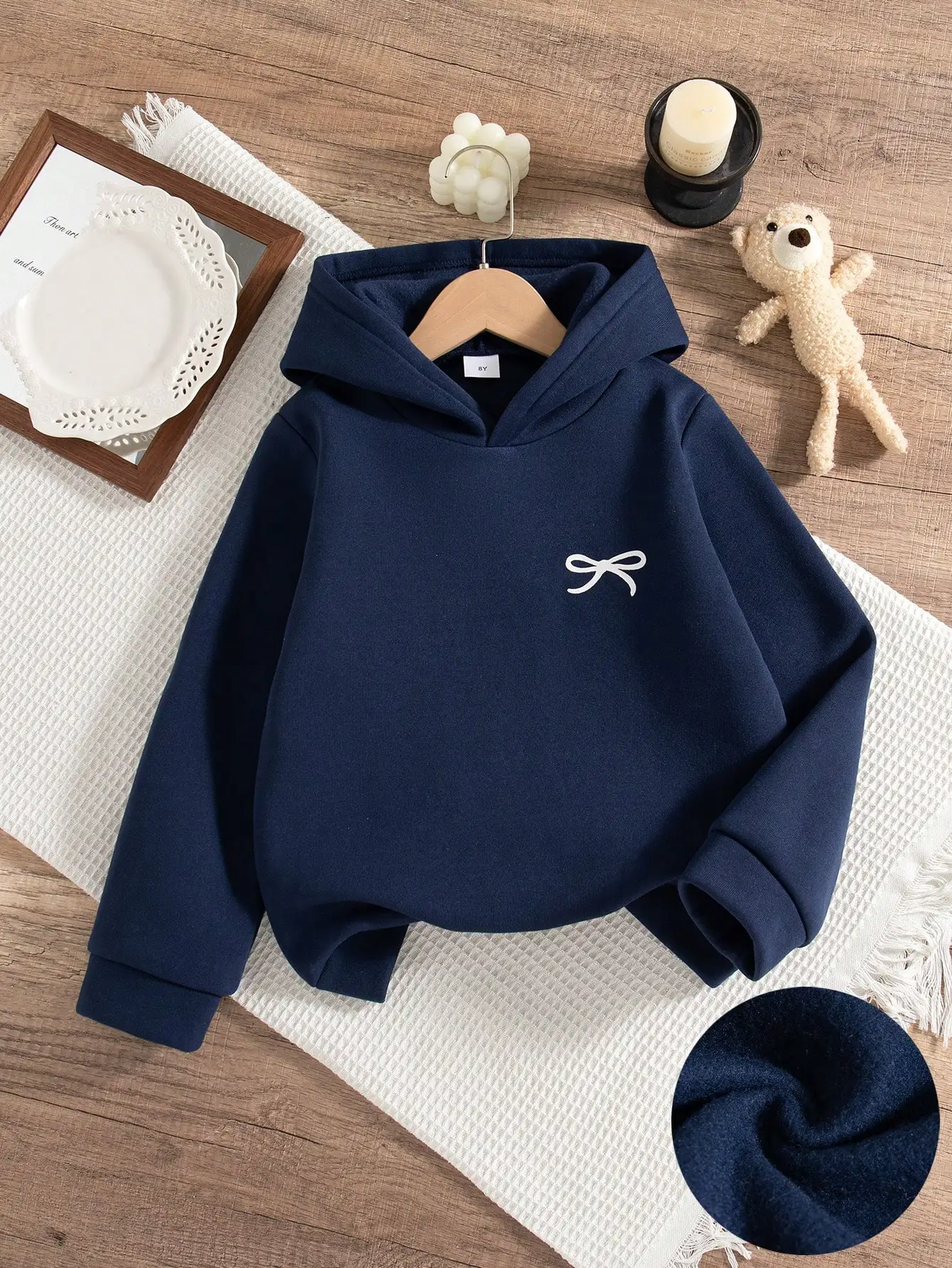

Темно-синяя детская толстовка с белой вышивкой в виде банта, свободный крой, осень-зима