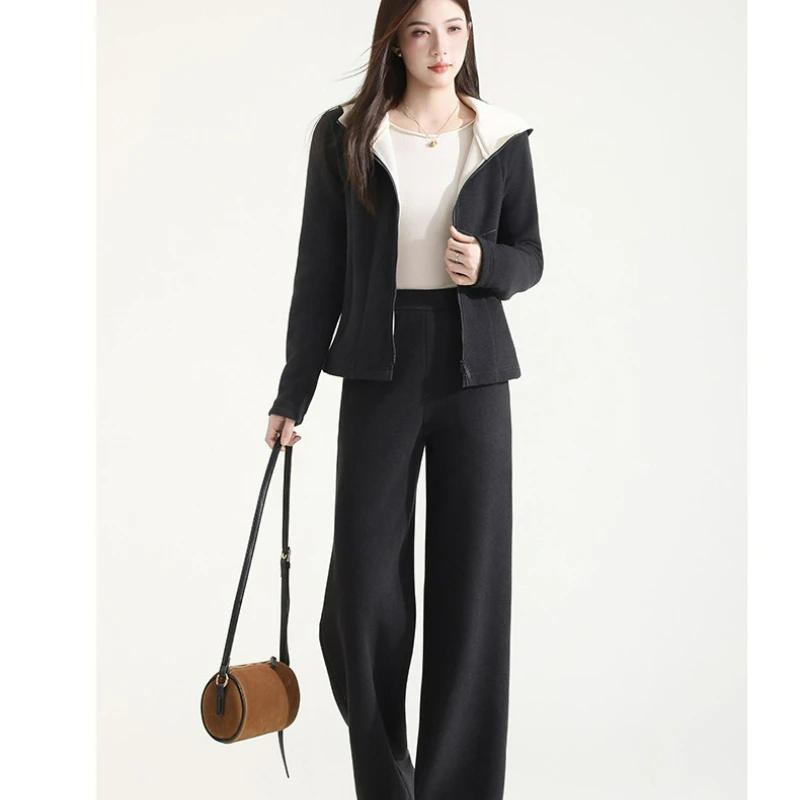 

Новый стиль: осенний спортивный костюм-двойка 2026 года для женщин – прямые брюки, свободный крой, универсальный, утепленный флисом, с капюшоном