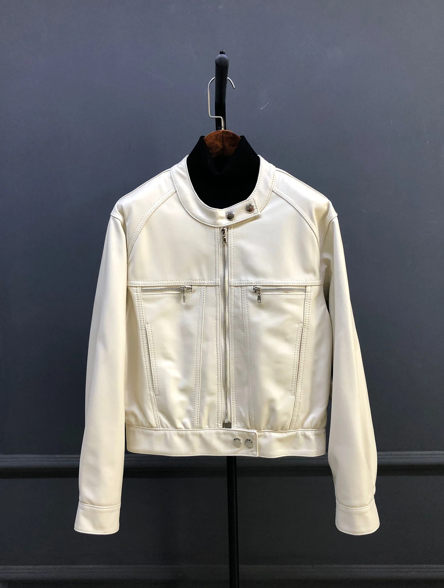 Jaqueta Casual Feminina de Couro de Pele de Carneiro com Zíper, Estilo Biker, Gola Alta, Casaco Solto de Couro Real para Mulheres