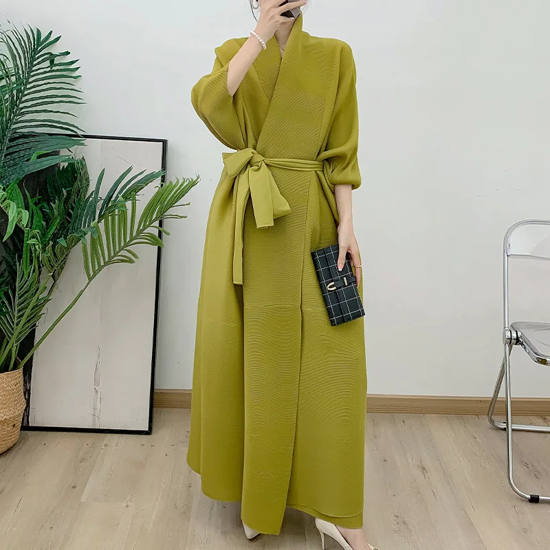 Long trench coat for women with color matching bat sleeves, loose and oversized pleated outer robe