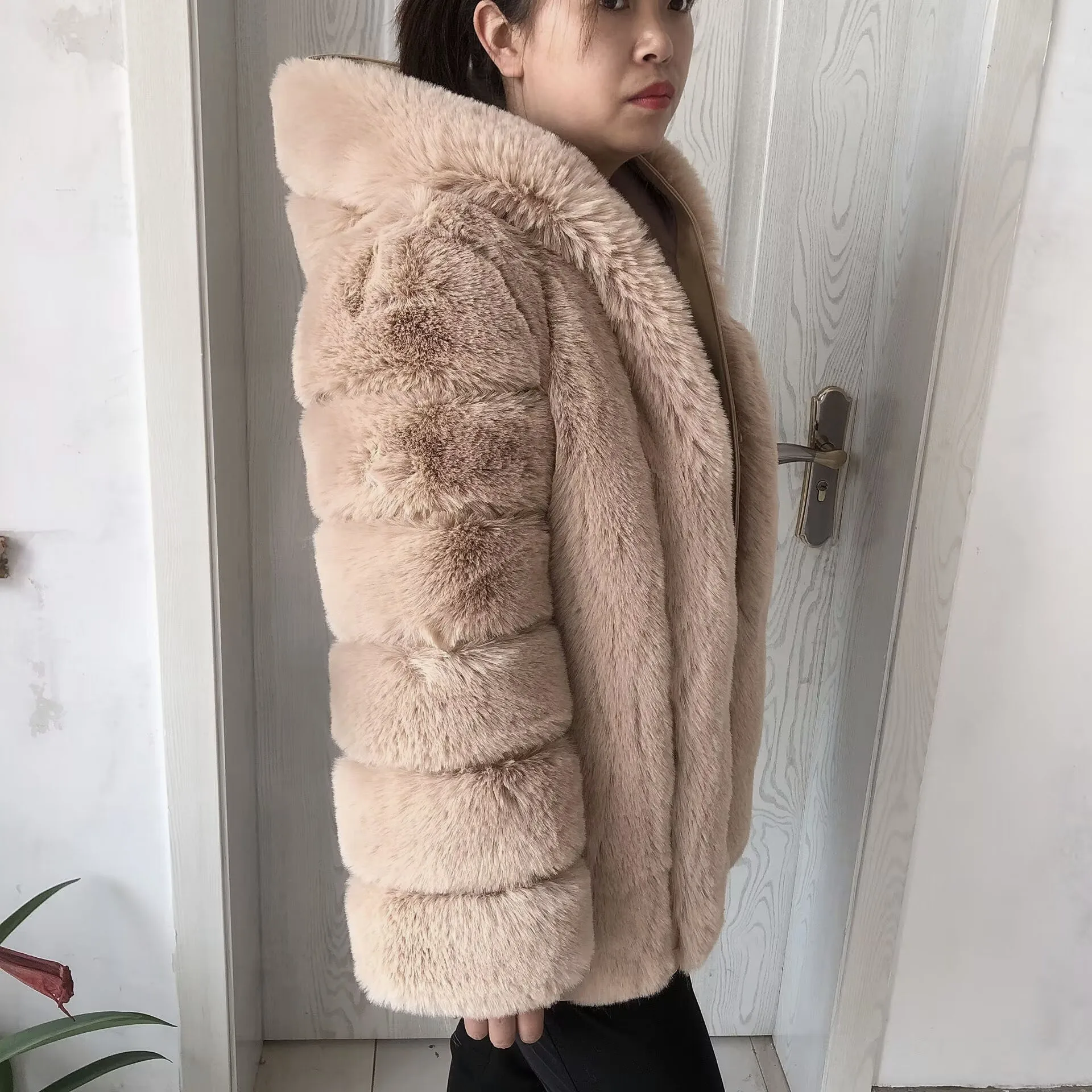 Damen Kunst pelz Kapuzen mantel Winter warme Mode Kapuzen pelz Jacke Nachahmung Fuchs Fell flauschigen Mantel Damen bekleidung