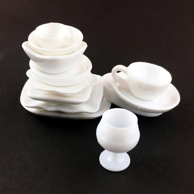 12 pz/set Mini Bianco Utensili Da Cucina Giocattoli Bere Tazze Piatto Piatto Da Tavola Mini Accessori di Simulazione FAI DA TE Giochi di Imitazione Giocattoli