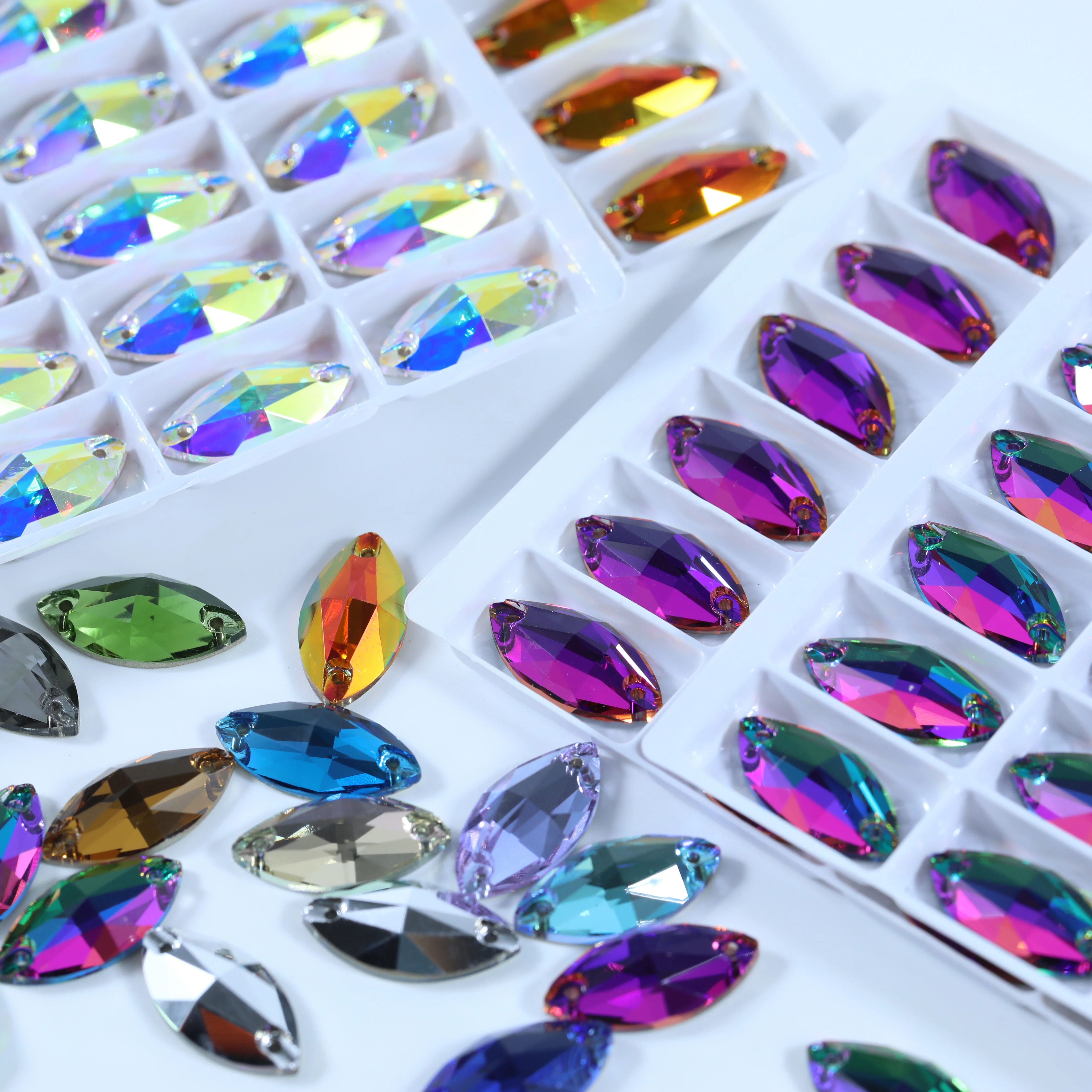 Funkelnde Marquise-Krallen-Strasssteine aus Premium-Glas-Kristall in Normalfarbe, Navette-Aufnähsteine für DIY-Taschen, Schuhe, Kleidung, Handyhüllen – Detail 4
