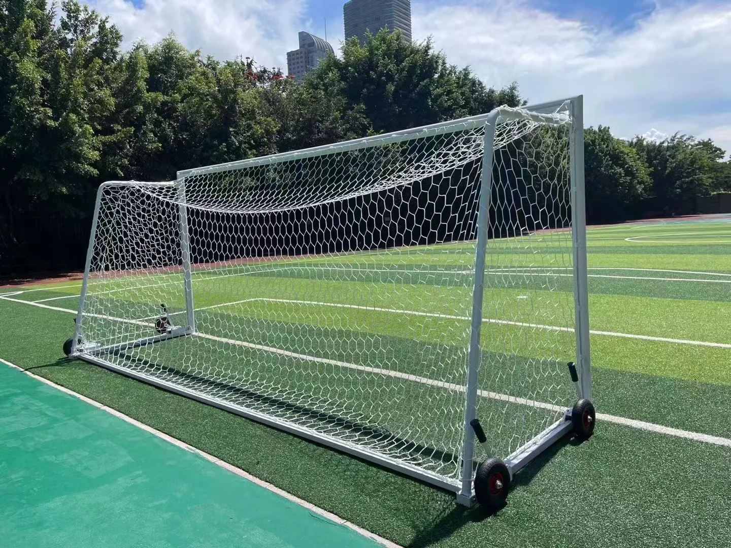 Portería portátil de 11 lados Portería de fútbol de material de acero o aluminio con ruedas Balones de fútbol Cancha deportiva