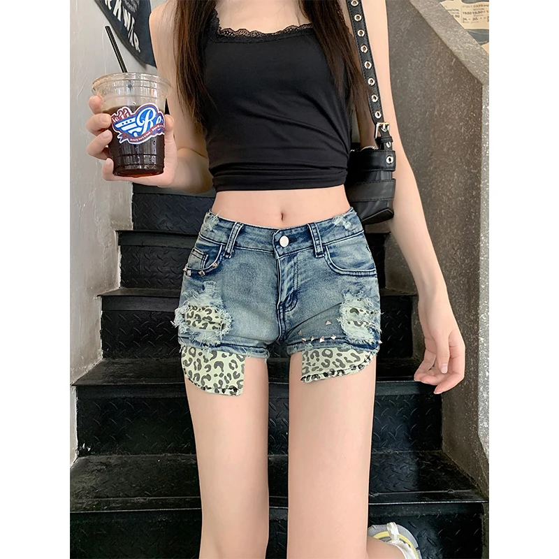 2024 Summer New Washed Ripped Leopard Print Pocket Denim Y2k Shorts Female Hottie Fashion Sexy Slim-Fit Look Hip Wrap Hot Pants