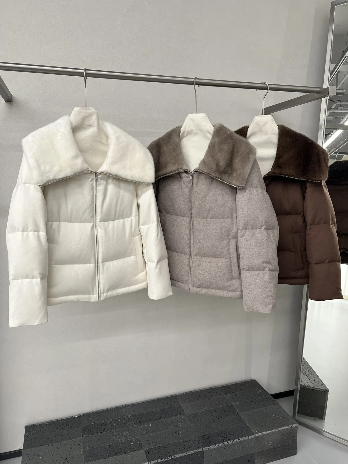 2025 겨울 신상 고품질 단색 니트 밍크 퍼 칼라 구스 다운 재킷 여성용, 숏 스타일, 따뜻함