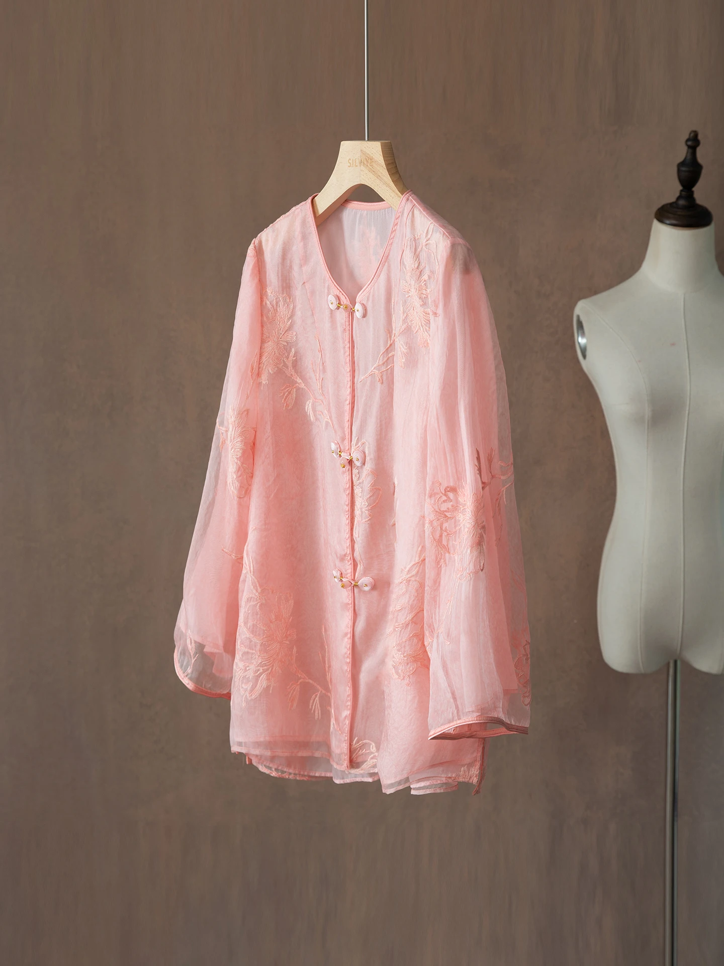 

Шелковый кардиган с вышивкой, женский, с защитой от солнца, оригинальный дизайн, прямой крой, длинный рукав, круглый вырез, весенняя мода