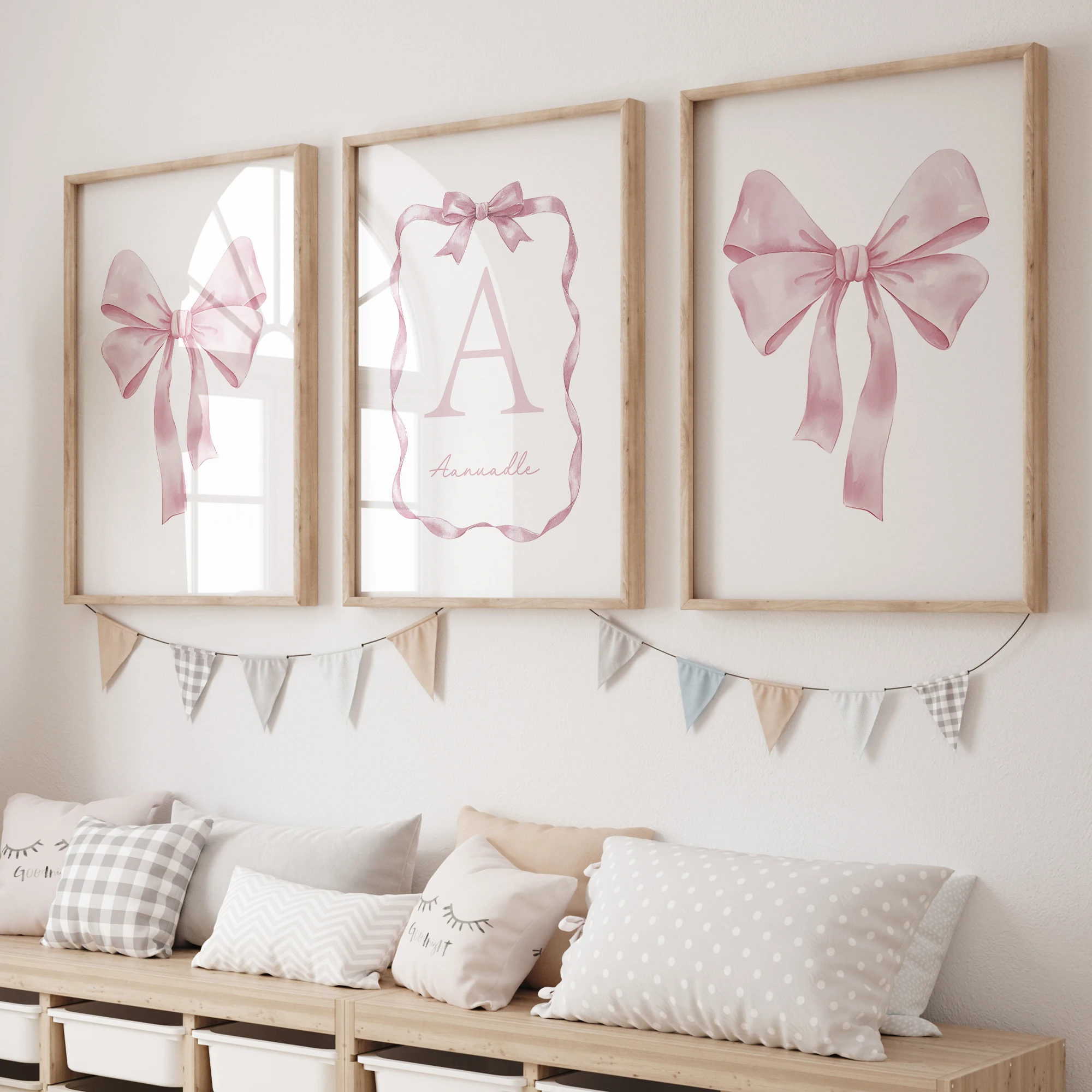 סט 3 הדפסים מעוצבים עם שם אישי ופפיון ורוד