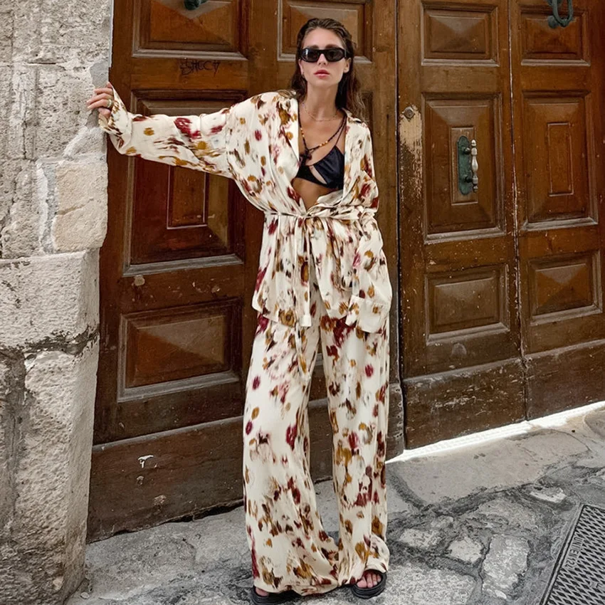 

Повседневный костюм с принтом в стиле ретро, женская осенне-зимняя мода, свободный топ на шнуровке, брюки, женская одежда из двух предметов